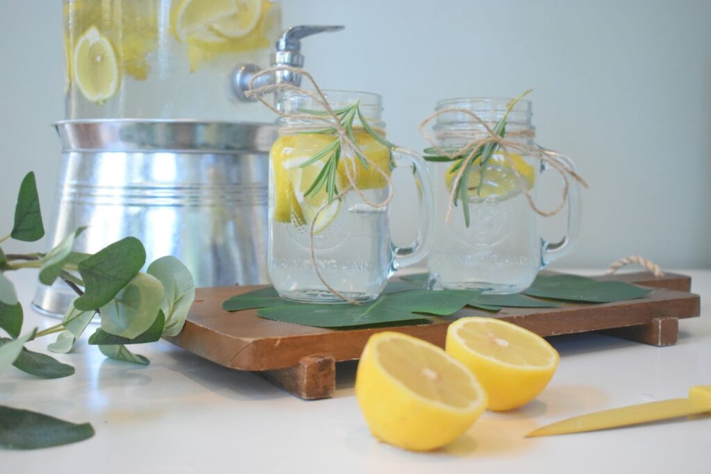 water with lemon